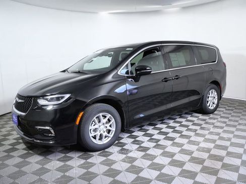 Used 2025 Chrysler Pacifica Select FWD image 5