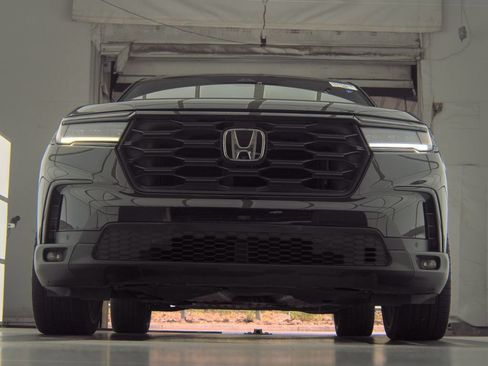 Used 2023 Honda Pilot Sport image 3