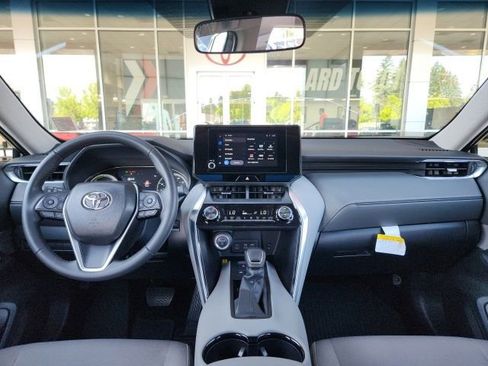 Used 2024 Toyota Venza LE AWD/4WD image 19