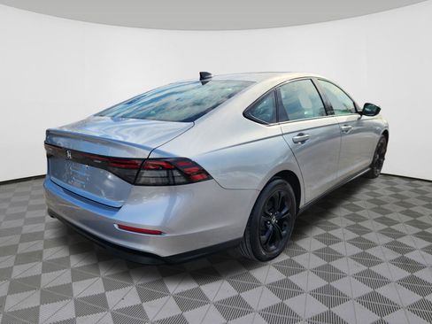 Certified 2025 Honda Accord SE image 4