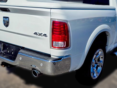 Used 2018 RAM 1500 Laramie w/ Convenience Group AWD/4WD image 15
