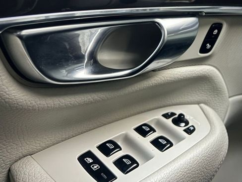 Used 2018 Volvo XC90 T5 Momentum w/ Convenience Package image 43