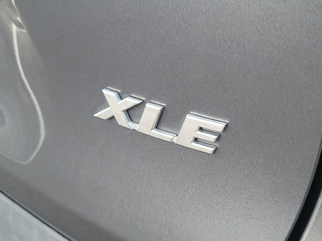 Used 2019 Toyota RAV4 XLE FWD image 6