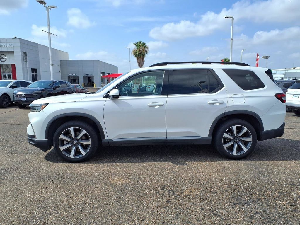 Used 2023 Honda Pilot Touring image 5