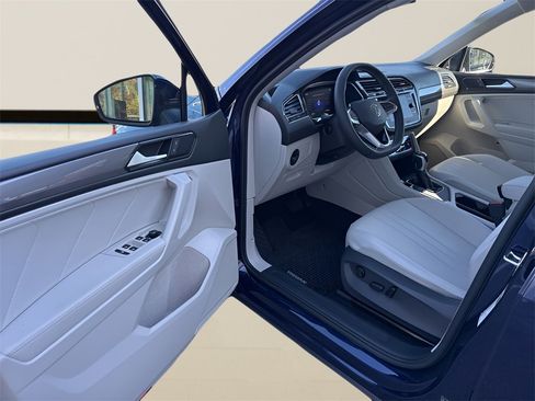 Used 2023 Volkswagen Tiguan SE image 17