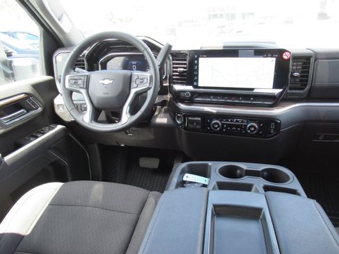 Certified 2025 Chevrolet Silverado 2500 LT w/ Convenience Package AWD/4WD image 13