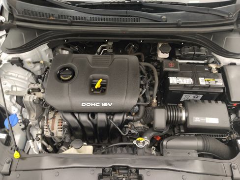 Used 2017 Hyundai Elantra SE w/ Cargo Package image 30