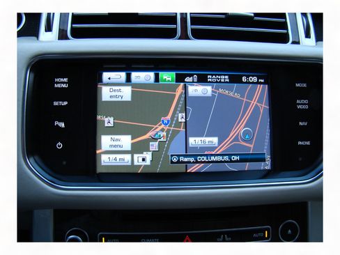 Used 2013 Land Rover Range Rover HSE image 18