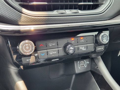 New 2026 Jeep Compass Latitude AWD/4WD image 19