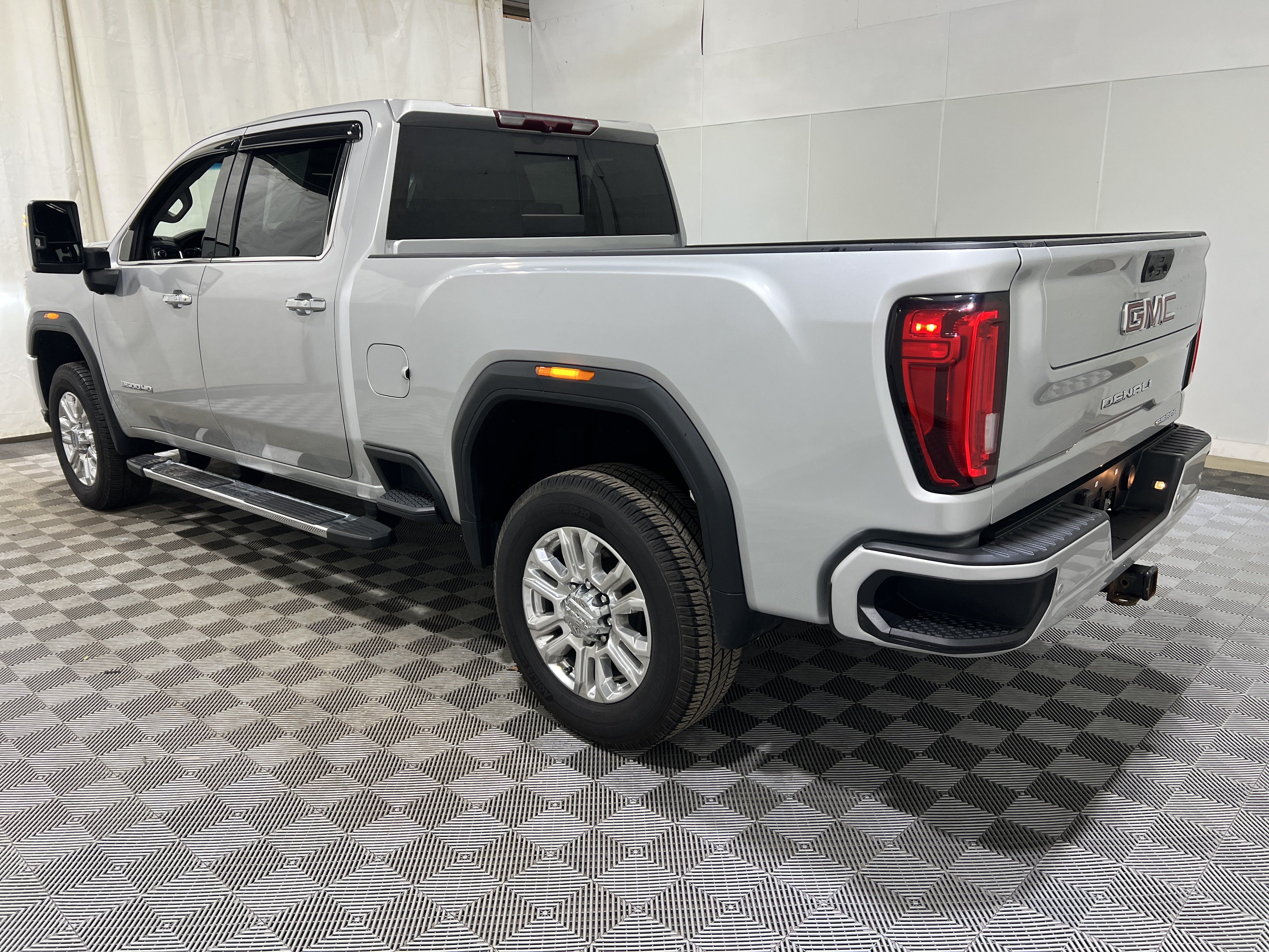 Used 2022 GMC Sierra 3500 Denali AWD/4WD image 2