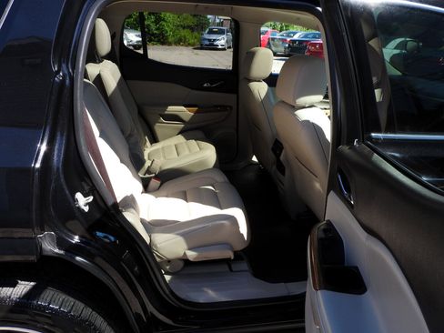 Used 2017 GMC Acadia Denali w/ Technology Package image 9