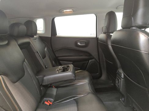 Used 2018 Jeep Compass Latitude AWD/4WD image 19