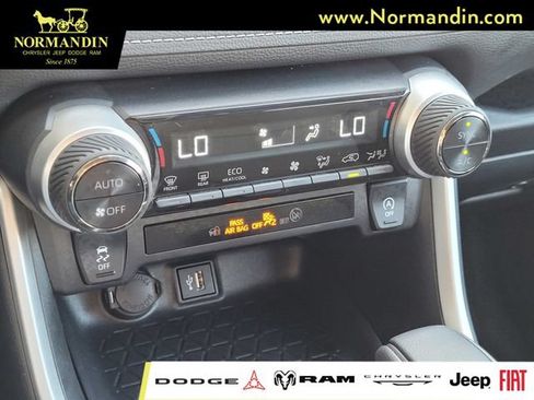 Used 2025 Toyota RAV4 XLE FWD image 11