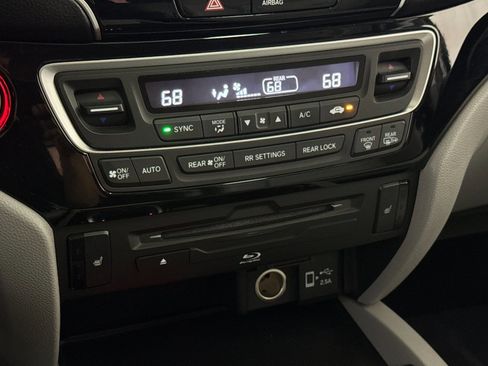 Used 2019 Honda Pilot Touring image 19