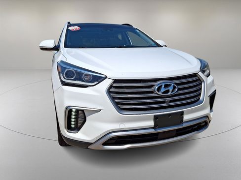 Used 2017 Hyundai Santa Fe Limited AWD/4WD image 2