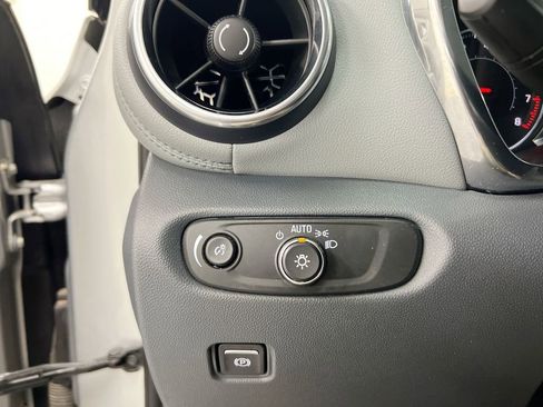 Used 2019 Chevrolet Blazer LT FWD image 17