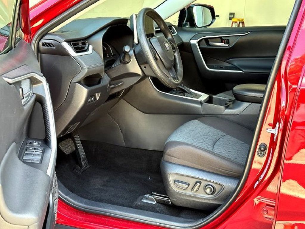 Certified 2025 Toyota RAV4 XLE AWD/4WD image 10