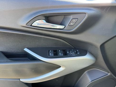 Used 2024 Chevrolet Trax LS w/ LS Convenience Package image 11