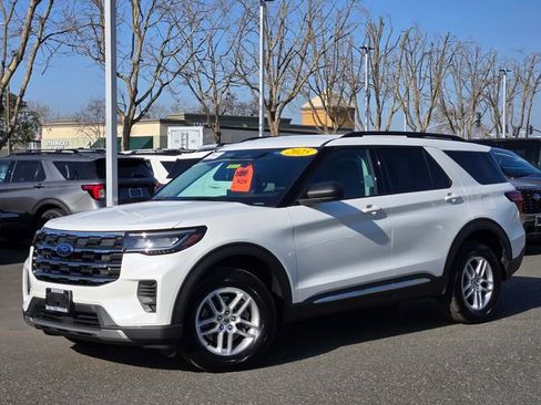 Certified 2025 Ford Explorer Active image 2