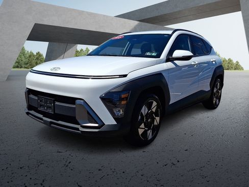 Used 2025 Hyundai Kona SEL FWD image 3