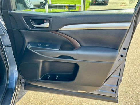 Used 2018 Toyota Highlander XLE image 10