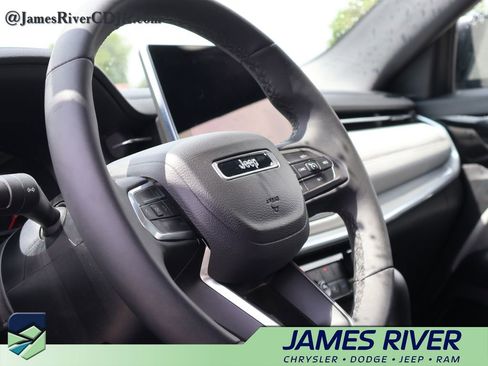 Used 2025 Jeep Compass Limited AWD/4WD image 24