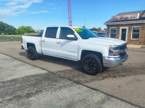 Used 2018 Chevrolet Silverado 1500 LT w/ Trailering Package AWD/4WD image 3