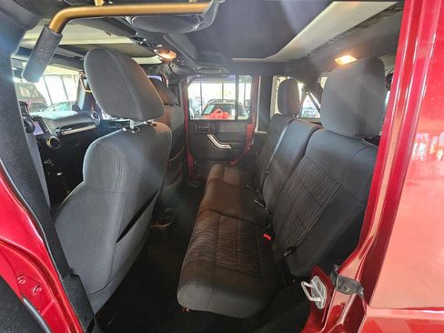 Used 2012 Jeep Wrangler Unlimited Rubicon w/ Connectivity Group image 18