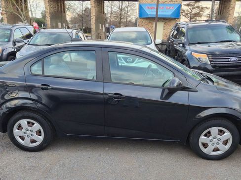 Used 2015 Chevrolet Sonic LS image 5