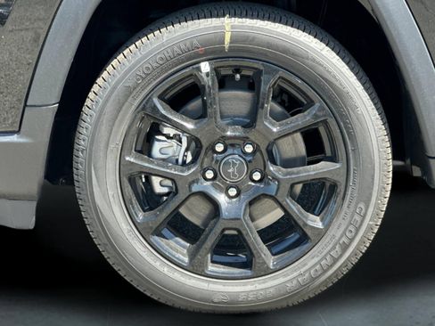 New 2026 Jeep Compass Latitude AWD/4WD image 23