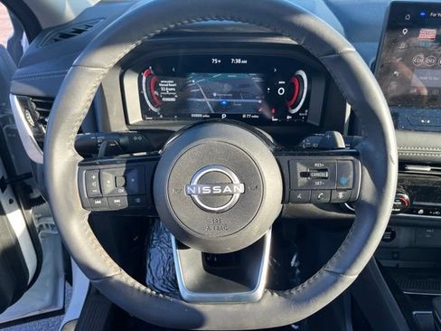 Used 2024 Nissan Rogue SL FWD image 16