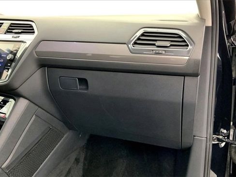 Used 2023 Volkswagen Tiguan SE image 16