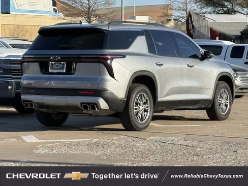 Certified 2025 Chevrolet Traverse LT w/ Driver Confidence Package image 7