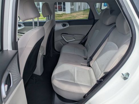 Used 2023 Kia Soul LX w/ LX Technology Package FWD image 15
