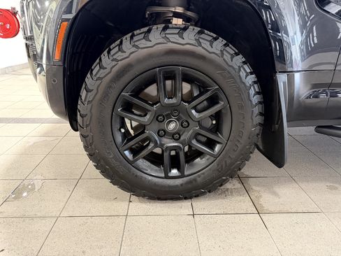 Used 2023 Land Rover Defender 130 X-Dynamic SE AWD/4WD image 8
