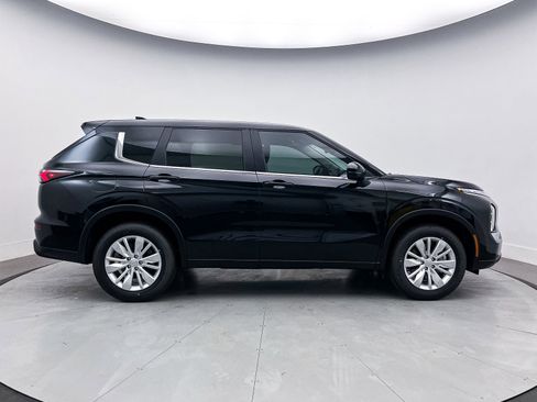 New 2025 Mitsubishi Outlander ES image 8