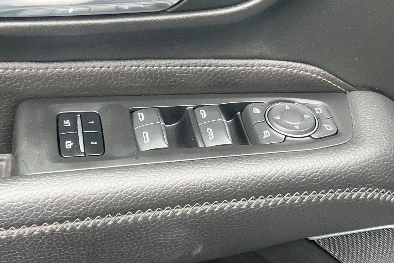 Used 2024 GMC Yukon Denali AWD/4WD image 14