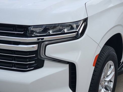 Used 2022 Chevrolet Suburban LT image 8