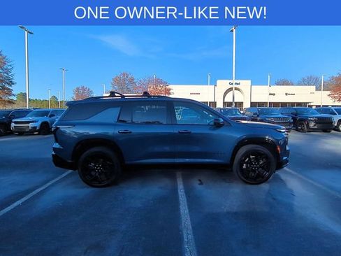 Used 2025 Chevrolet Traverse RS image 6