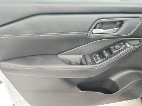 Used 2025 Nissan Rogue SV w/ SV Premium Package FWD image 38