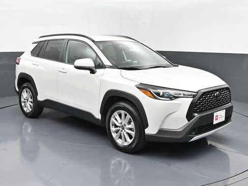 Certified 2022 Toyota Corolla Cross LE image 2