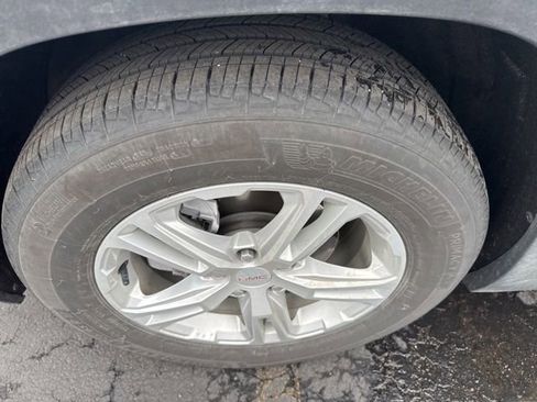 Used 2024 GMC Terrain SLE w/ Driver Convenience Package image 13