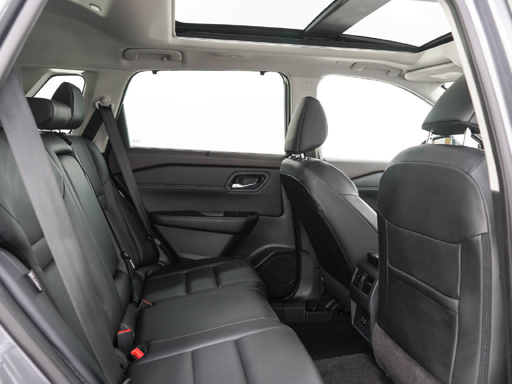 Used 2023 Nissan Rogue SV w/ SV Premium B Package AWD/4WD image 14