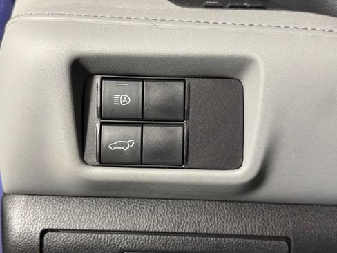 Used 2022 Toyota Highlander XLE FWD image 26