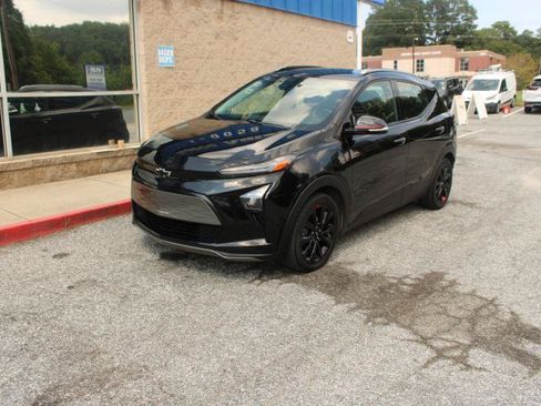 Used 2023 Chevrolet Bolt EUV LT w/ Convenience Package FWD image 3