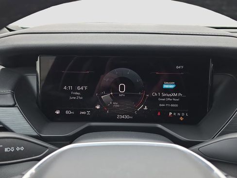 Used 2025 GMC Acadia Elevation image 10