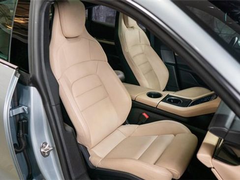 Used 2021 Porsche Taycan image 8
