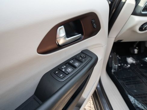 Used 2020 Chrysler Pacifica Limited w/ Advanced Safetytec Group image 7