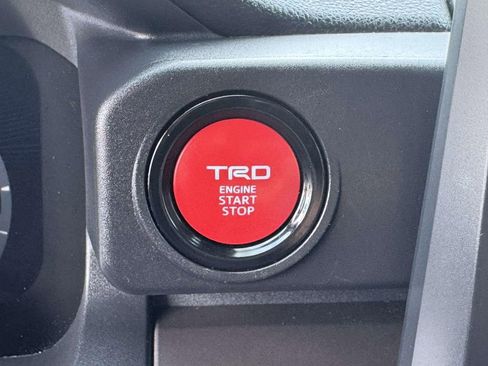 Used 2025 Toyota Tacoma TRD Off-Road image 9