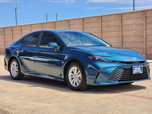 Used 2026 Toyota Camry LE w/ Convenience Package FWD image 3